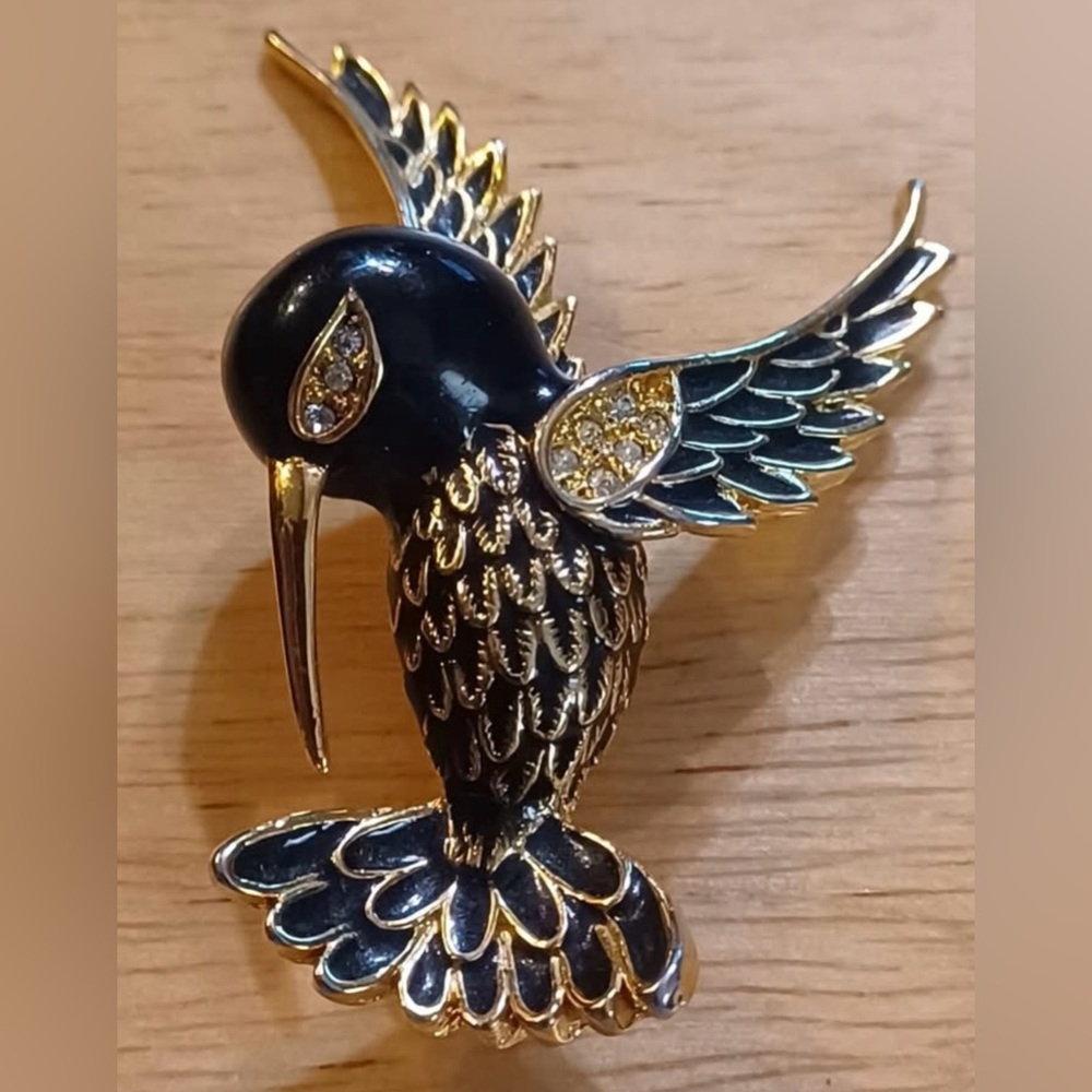 Goldtone and Black Enamel Hummingbird Brooch - Picture 2 of 12
